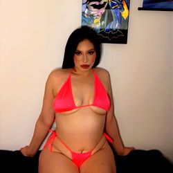 Model Audrie 🦋 in Pink Bikini