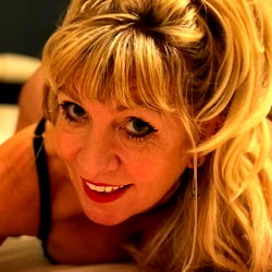 Amelia J Jones - OnlyFans Model from Kent, England