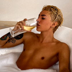 🇼​🇪​🇱​🇨​🇴​🇲​🇪​ photo