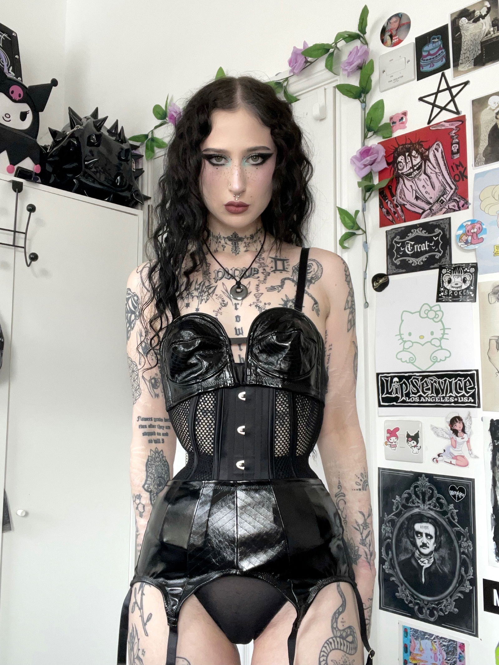 Chlo Lunaa - Submissive Goth 🤍 photo
