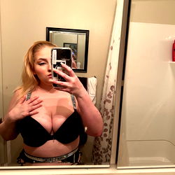 Onlyfans Model Alexa Bunnie in a Bathroom