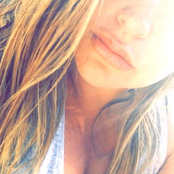 Aria Ray - OnlyFans Model