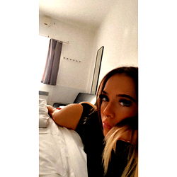 Intimate Moment with OnlyFans Model 🖤ghostgirl😈