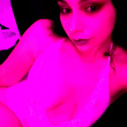 Lilith: A Sunny Erotic Photoshoot