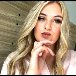 OnlyFans Model KT Showcasing Her Latest Fashion Photos