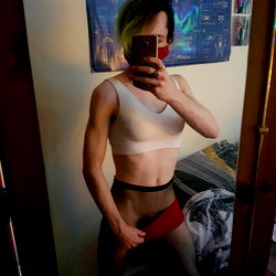 Onlyfans Model Jaye in Sports Bra & Highwaisted Briefs