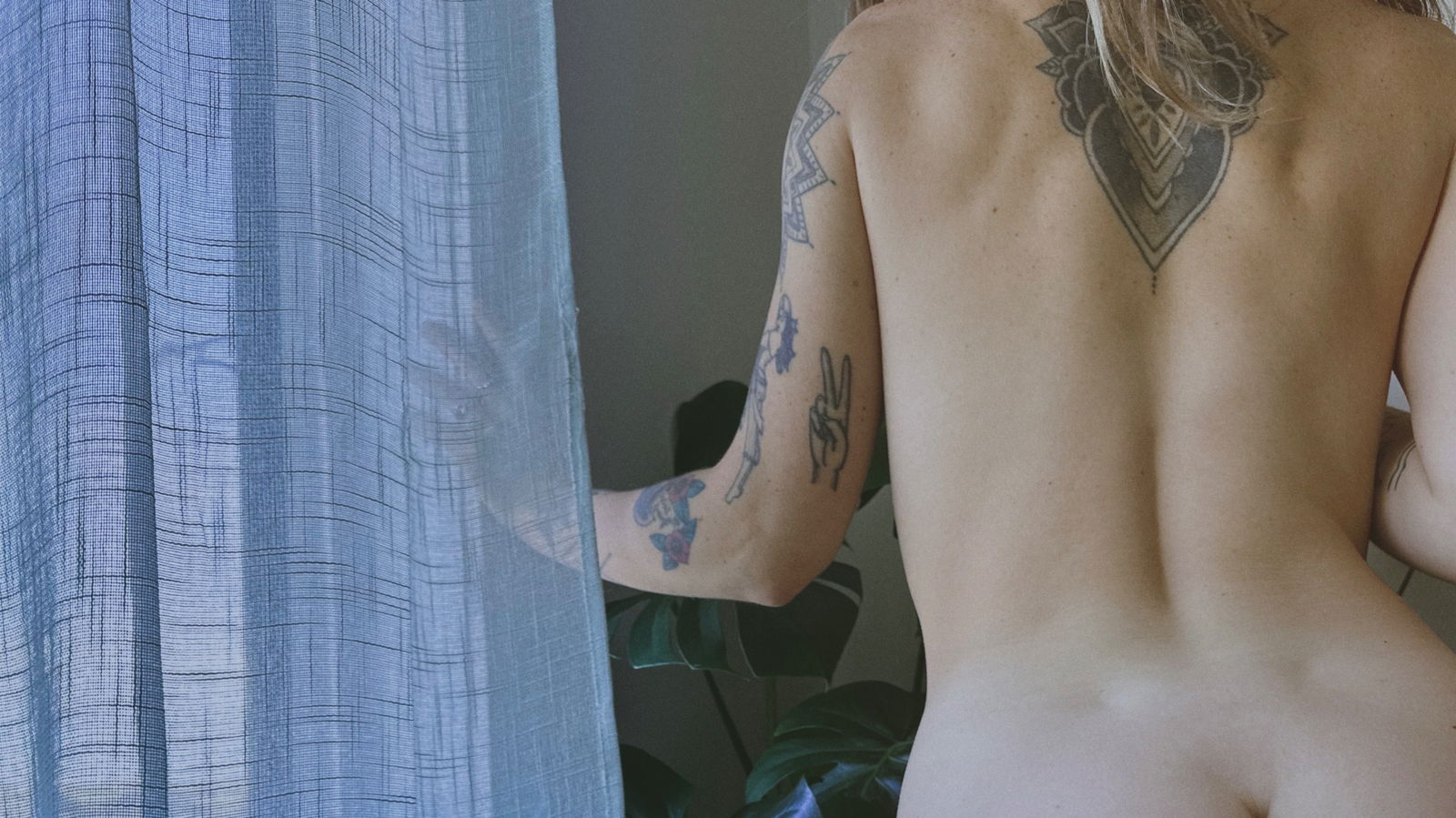 Free Addy Louise photo