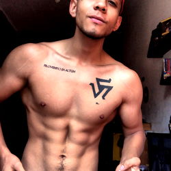 Alan Zea, Shirtless in Onlyfans Post