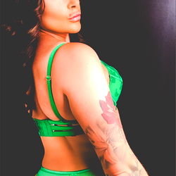 Lux Cassie: A Melbourne-Based Model Showcasing Her Bikini Body