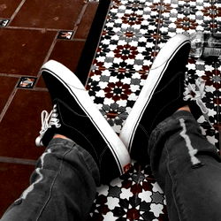 Vintage Sneakers, Cafeteria Vibe