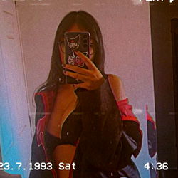 OnlyFans Model Michelle: Intimate Photos