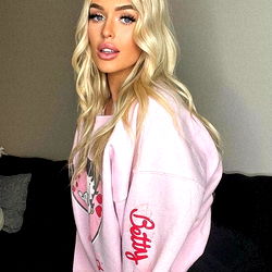 Tiauna Riley 🖤 photo