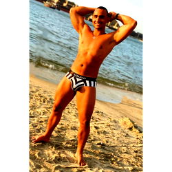 OnlyFans Model Aleck - Bodybuilder at the Beach