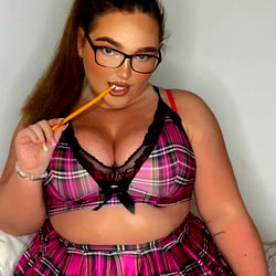 Fun and Fashionable Model Ell 🍒,