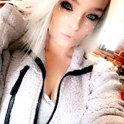 Onlyfans Model Ashley, Striking a Pose in Her Casual Jacket