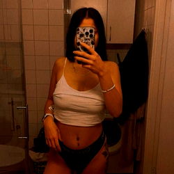 Hot and sultry model photo with Onlyfans model Lucyfever