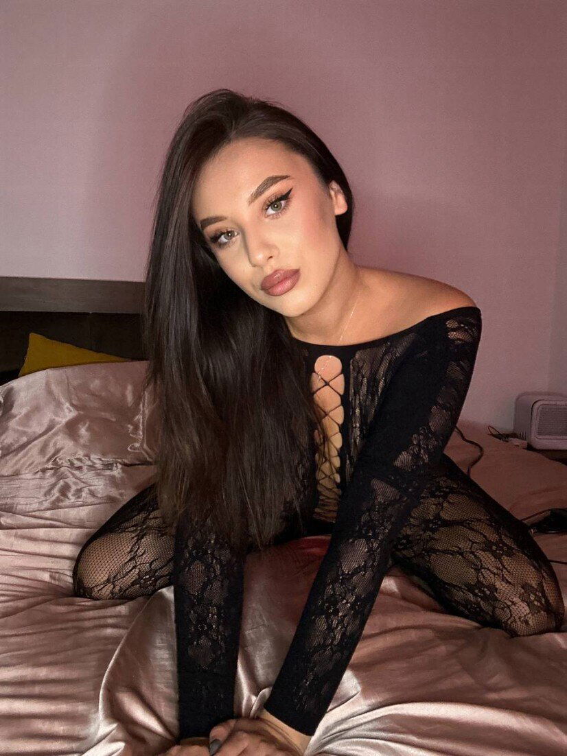 Cassie🤍🐬 photo