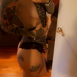 OnlyFans Model Tatzzzz: Showcasing Her Style