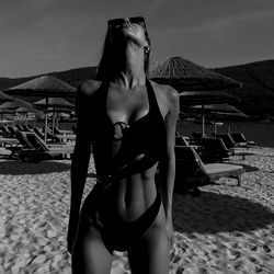 Amanda Amara at the Beach: A Glamorous Summer Outing