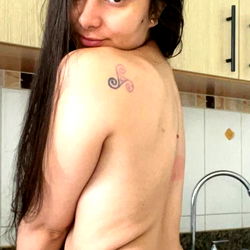 OnlyFans Model Tiny 🍑 Showing Off Her Full Body Nude in Kitchen