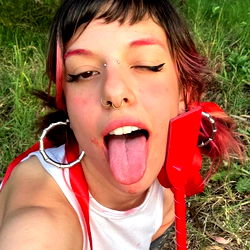 A model in a vibrant setting, Gin Dust