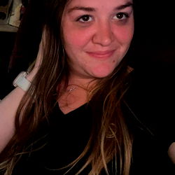 OnlyFans Model Ashelyx0rose Poses for Camera