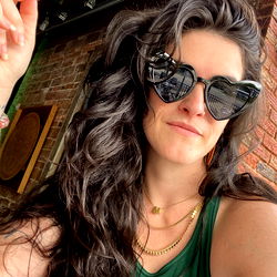 Casually stylish Astro Eileen taking a selfie at a bar