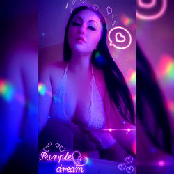 Sensual and Alluring Model Diaa Snow