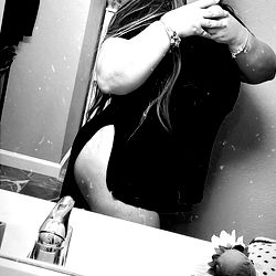 La Chulis, a young adult female in Dallas, TX