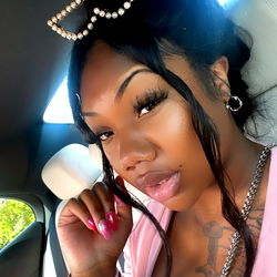 OnlyFans Model Aubri J, in a Stylish Instagram Post