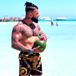 OnlyFans Model Alex.musclee at the Beach