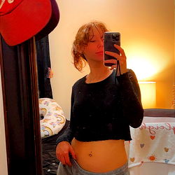 Alyssa's Vibrant Living Room Photo