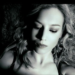 Intimate and Mysterious Portrait of Ash_Brooke from Illinois