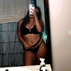 Seductive OnlyFans Model Keri Posing in Lingerie