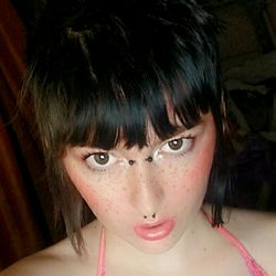 Amber 🍄, Sydney Australia - A Fresh-Faced Beauty on Instagram!