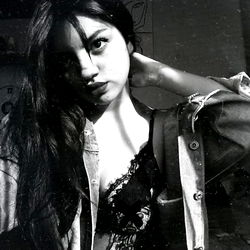 OnlyFans Model Abby, Capturing a Moment of Intimacy in an Urban Environment