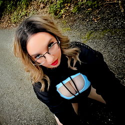 Intimate and Edgy Photoshoot with Greynight