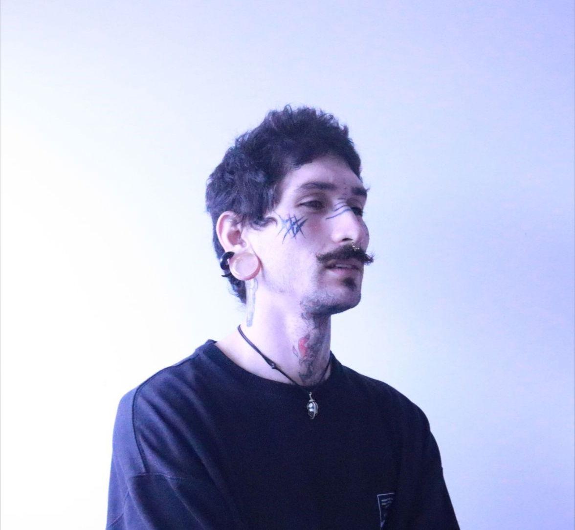 01101111 01110010 01100111 01111001 photo