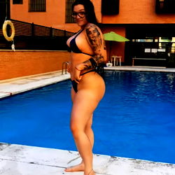 Dani - OnlyFans Model Showcasing Poolside Confidence