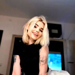 Onlyfans Model Grace Lancaster 🍀 Smiling in Black and White