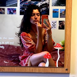 Model Sophie's Instagram-Worthy Moment in Her Personal Space