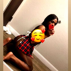 Cute and Curvy Model Dimples from Rochester NY