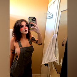 Introducing Alice: An OnlyFans Model Striking a Pose