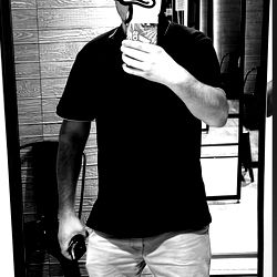 Nickuncut in a Mirror Selfie