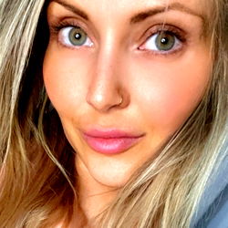 Candid Moment in Akerblomclinda's Profile Photo