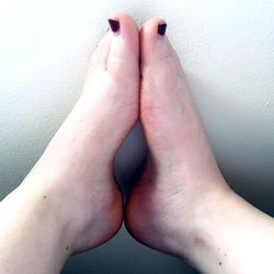 Feet up Close with Touch_mytoes