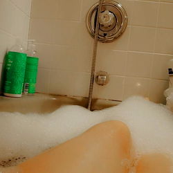 OnlyFans Model OwO in Bath, Ages 25