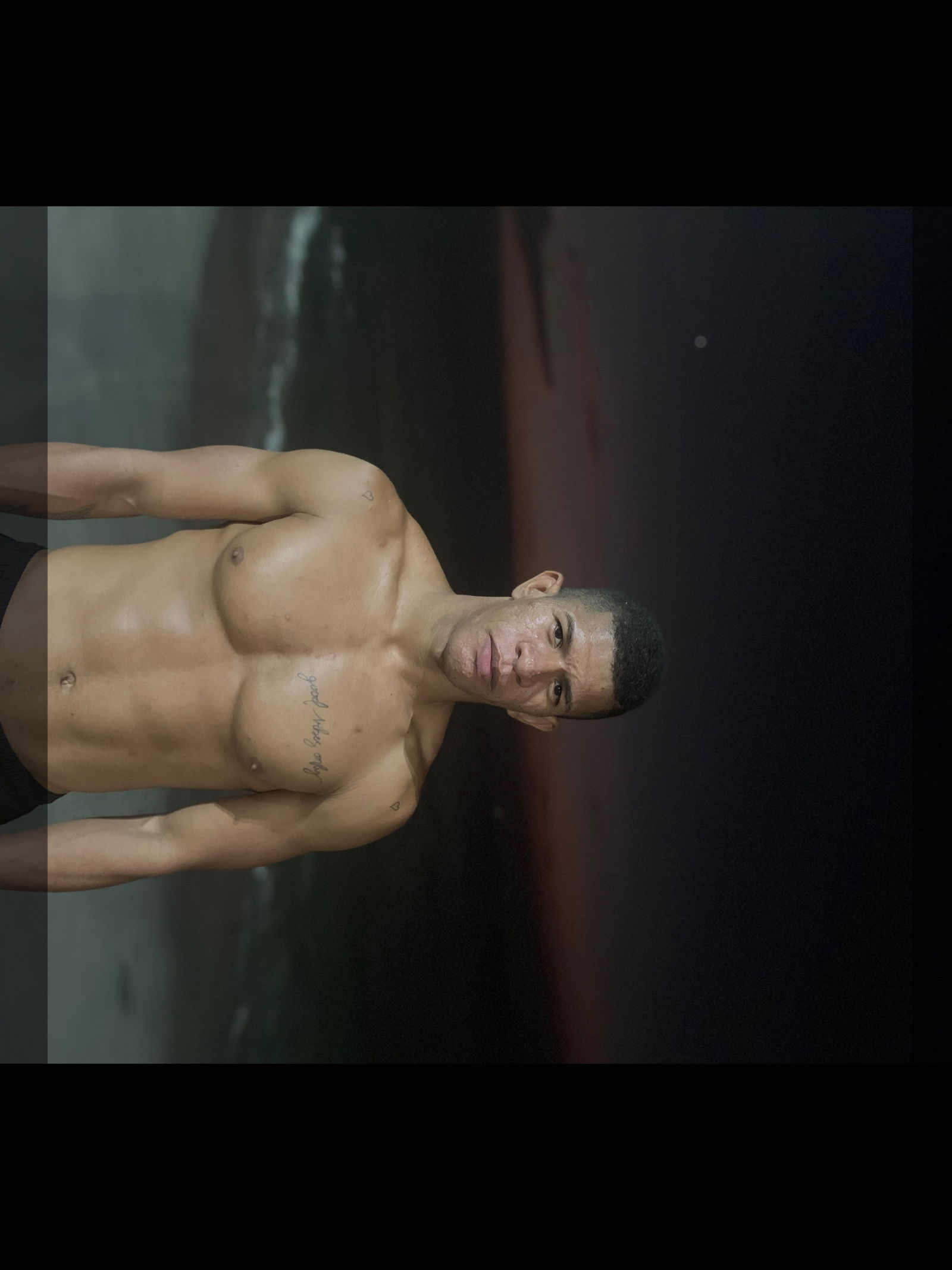 Antony Uncut  0.10% photo