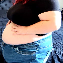Onlyfans Funsizebbw Model Showcasing New Body Positive Post