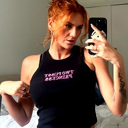 TWO PUSSY PRINCESS FREE VIDEOS ON WALL👑